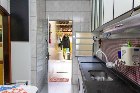 Casa para alugar com 220m², 4 quartos e 2 vagas Casa para alugar com 220m², 4 quartos e 2 vagasCozinha