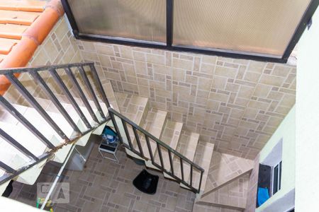 Casa para alugar com 220m², 4 quartos e 2 vagas Casa para alugar com 220m², 4 quartos e 2 vagasEscada para área de serviço