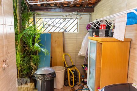 Casa para alugar com 220m², 4 quartos e 2 vagas Casa para alugar com 220m², 4 quartos e 2 vagasÁrea de serviço