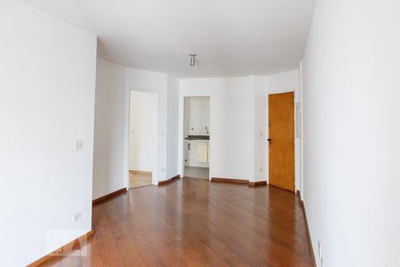 Sala de apartamento para alugar com 2 quartos, 72m² em Cerqueira César, São Paulo