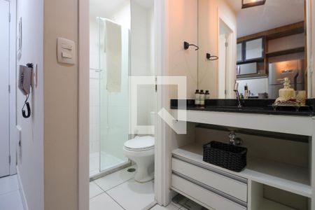 Banheiro de kitnet/studio para alugar com 1 quarto, 25m² em Cerqueira César, São Paulo