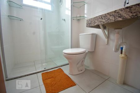 Banheiro de apartamento para alugar com 2 quartos, 42m² em Ceilândia Sul (ceilândia), Brasília