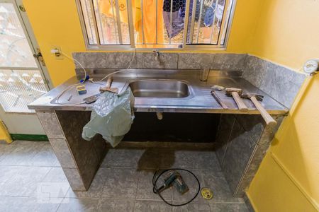 Detalhe cozinha de casa para alugar com 1 quarto, 35m² em Parque Cisper, São Paulo