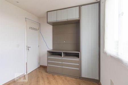 Quarto 1 de apartamento para alugar com 2 quartos, 70m² em Capão Raso, Curitiba