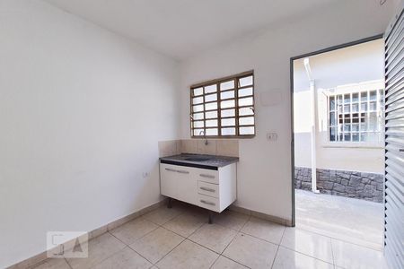 Cozinha de kitnet/studio para alugar com 1 quarto, 20m² em Vila Diva (zona Norte), São Paulo