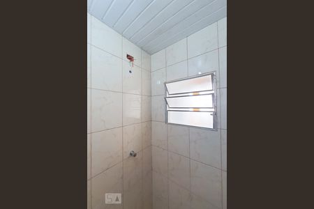 Banheiro de kitnet/studio para alugar com 1 quarto, 20m² em Vila Diva (zona Norte), São Paulo