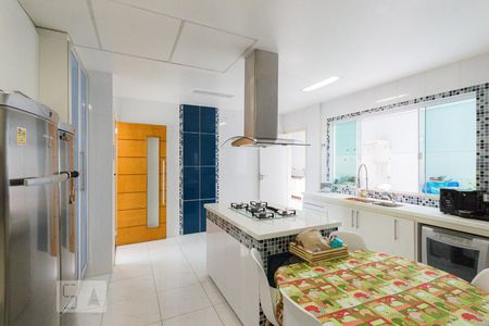 Cozinha de casa de condomínio à venda com 3 quartos, 457m² em Anil, Rio de Janeiro