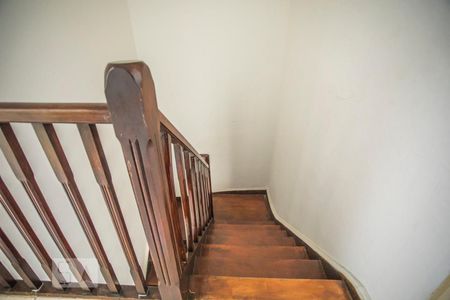 Casa à venda com 163m², 4 quartos e 1 vaga Casa à venda com 163m², 4 quartos e 1 vagaEscadas - Quarto