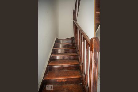 Casa à venda com 163m², 4 quartos e 1 vaga Casa à venda com 163m², 4 quartos e 1 vagaEscadas - Quarto