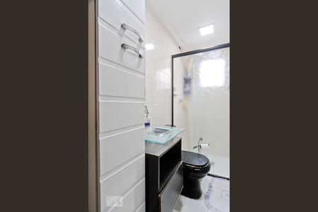 Banheiro de apartamento à venda com 2 quartos, 60m² em Vila Iorio, São Paulo