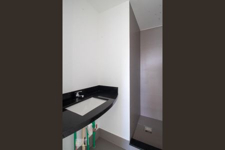 Banheiro de kitnet/studio à venda com 1 quarto, 60m² em Chácara das Pedras, Porto Alegre