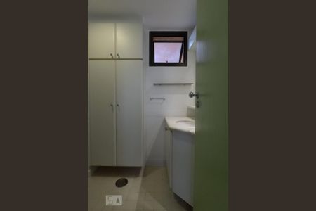 Apartamento para alugar com 38m², 1 quarto e 1 vaga Apartamento para alugar com 38m², 1 quarto e 1 vagaBanheiro