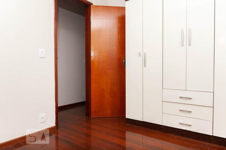 Quarto 1 de apartamento para alugar com 3 quartos, 110m² em Brasil, Uberlândia