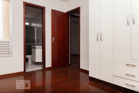 Suíte de apartamento para alugar com 3 quartos, 110m² em Brasil, Uberlândia