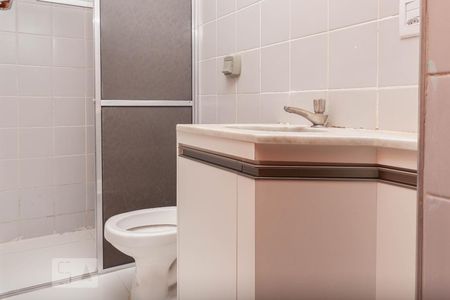 Banheiro da Suíte 1 de apartamento para alugar com 3 quartos, 110m² em Brasil, Uberlândia