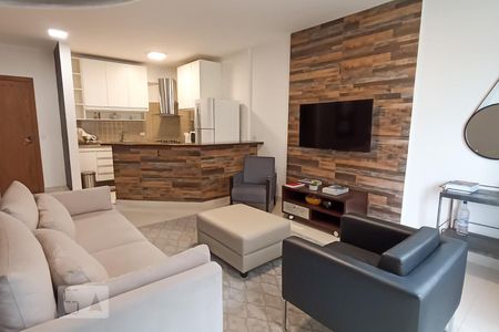 Sala e cozinha de apartamento para alugar com 1 quarto, 56m² em Alphaville Industrial, Barueri