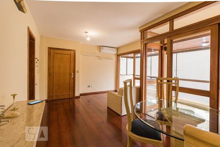 Sala de apartamento para alugar com 3 quartos, 100m² em Petrópolis, Porto Alegre