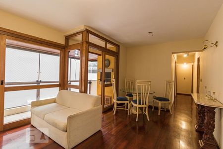 Sala de apartamento para alugar com 3 quartos, 100m² em Petrópolis, Porto Alegre