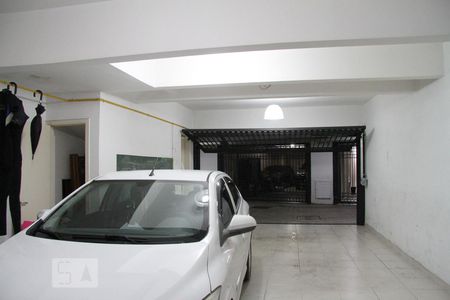 Garagem de casa à venda com 3 quartos, 250m² em Jardim Avelino, São Paulo