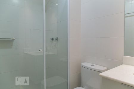 Banheiro de kitnet/studio para alugar com 1 quarto, 27m² em Mirandópolis, São Paulo