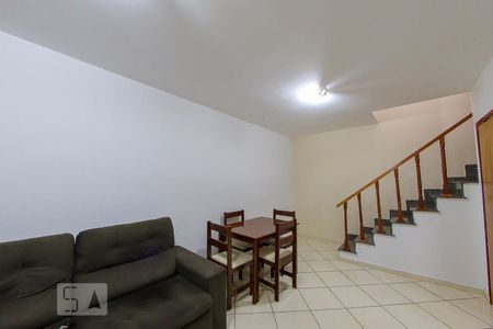 Casa de condomínio à venda com 71m², 2 quartos e 1 vagaSala