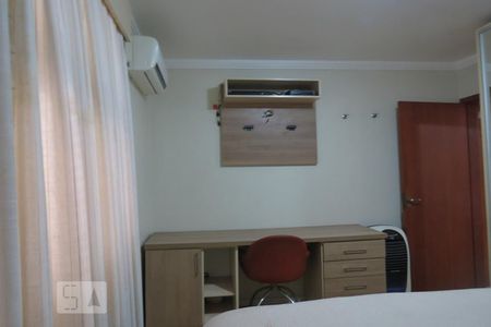 Quarto 1 de apartamento para alugar com 2 quartos, 70m² em Partenon, Porto Alegre