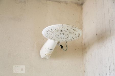 Detalhe banheiro de kitnet/studio para alugar com 1 quarto, 48m² em Itaquera, São Paulo