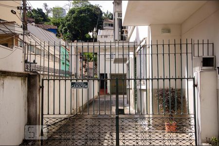 Entrada de apartamento à venda com 2 quartos, 80m² em Cosme Velho, Rio de Janeiro