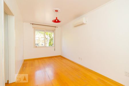 Sala de apartamento para alugar com 1 quarto, 39m² em Santo Antônio, Porto Alegre