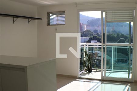 Sala de kitnet/studio à venda com 1 quarto, 38m² em Taquara, Rio de Janeiro