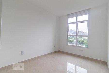 Quarto 1 de apartamento para alugar com 1 quarto, 40m² em Taquara, Rio de Janeiro