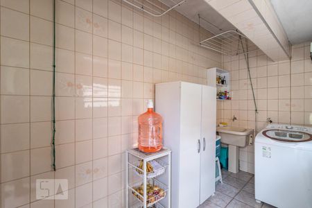 Casa à venda com 250m², 4 quartos e 2 vagas Casa à venda com 250m², 4 quartos e 2 vagasÁrea de Serviço