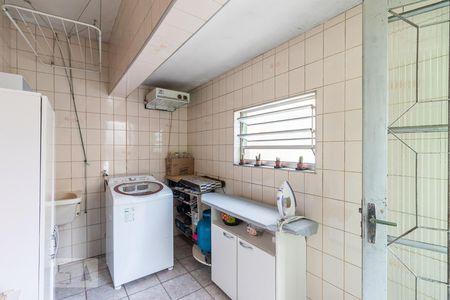 Casa à venda com 250m², 4 quartos e 2 vagas Casa à venda com 250m², 4 quartos e 2 vagasÁrea de Serviço