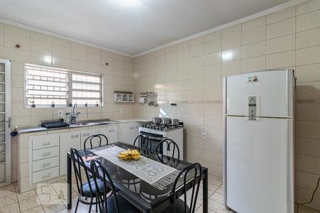 Casa à venda com 250m², 4 quartos e 2 vagas Casa à venda com 250m², 4 quartos e 2 vagasCozinha