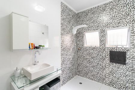 Casa à venda com 250m², 4 quartos e 2 vagas Casa à venda com 250m², 4 quartos e 2 vagasBanheiro 2