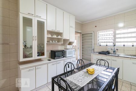 Casa à venda com 250m², 4 quartos e 2 vagas Casa à venda com 250m², 4 quartos e 2 vagasCozinha