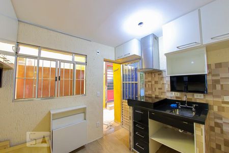 Sala / Cozinha de casa para alugar com 1 quarto, 18m² em Jardim Aliança, Guarulhos