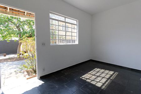 Sala de casa de condomínio para alugar com 3 quartos, 143m² em Santa Amélia, Belo Horizonte