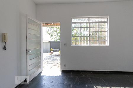 Sala de casa de condomínio para alugar com 3 quartos, 143m² em Santa Amélia, Belo Horizonte