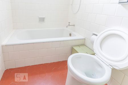 Banheiro de apartamento para alugar com 2 quartos, 70m² em Independência, Porto Alegre