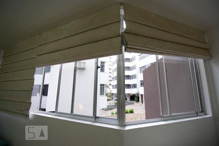 Vista da sala de apartamento para alugar com 2 quartos, 68m² em Itacorubi, Florianópolis