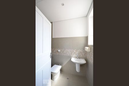 Casa para alugar com 220m², 3 quartos e 2 vagas Casa para alugar com 220m², 3 quartos e 2 vagasBanheiro Social