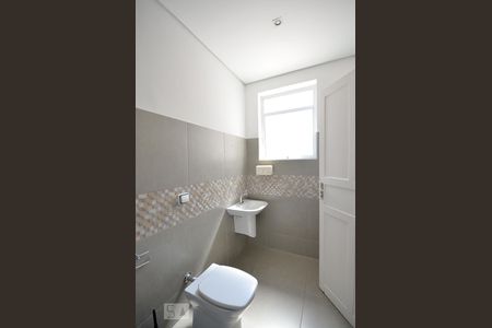 Casa para alugar com 220m², 3 quartos e 2 vagas Casa para alugar com 220m², 3 quartos e 2 vagasBanheiro Social