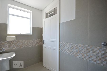 Casa para alugar com 220m², 3 quartos e 2 vagas Casa para alugar com 220m², 3 quartos e 2 vagasBanheiro Social