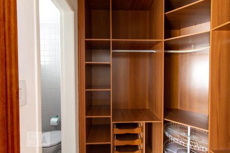 Closet da Suíte de apartamento para alugar com 2 quartos, 70m² em Vila Pompéia, São Paulo