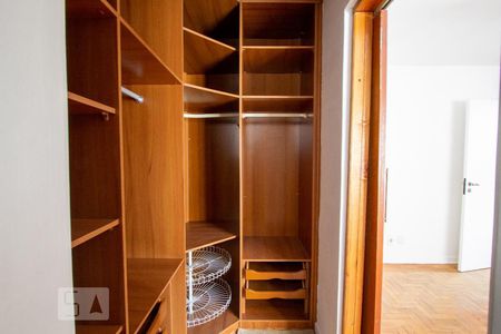 Closet da Suíte de apartamento para alugar com 2 quartos, 70m² em Vila Pompéia, São Paulo