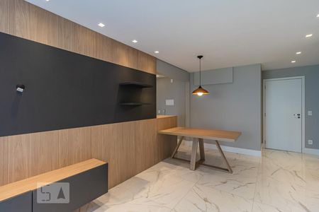 Sala de apartamento para alugar com 2 quartos, 70m² em Empresarial 18 do Forte, Barueri