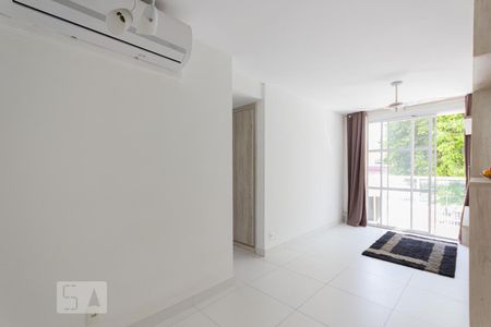 Sala de apartamento para alugar com 3 quartos, 80m² em Anil, Rio de Janeiro