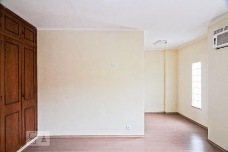 Suíte 1 de casa à venda com 3 quartos, 380m² em Vila Paiva, São Paulo