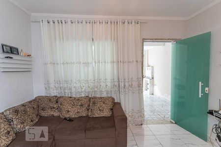 Sala de casa para alugar com 5 quartos, 239m² em Jardim Iva, São Paulo